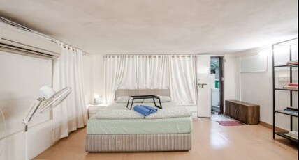 Quaint studio in Bandra W Pali Hill: Iris Room Type - Quaint studio in Bandra W Pali Hill: Iris