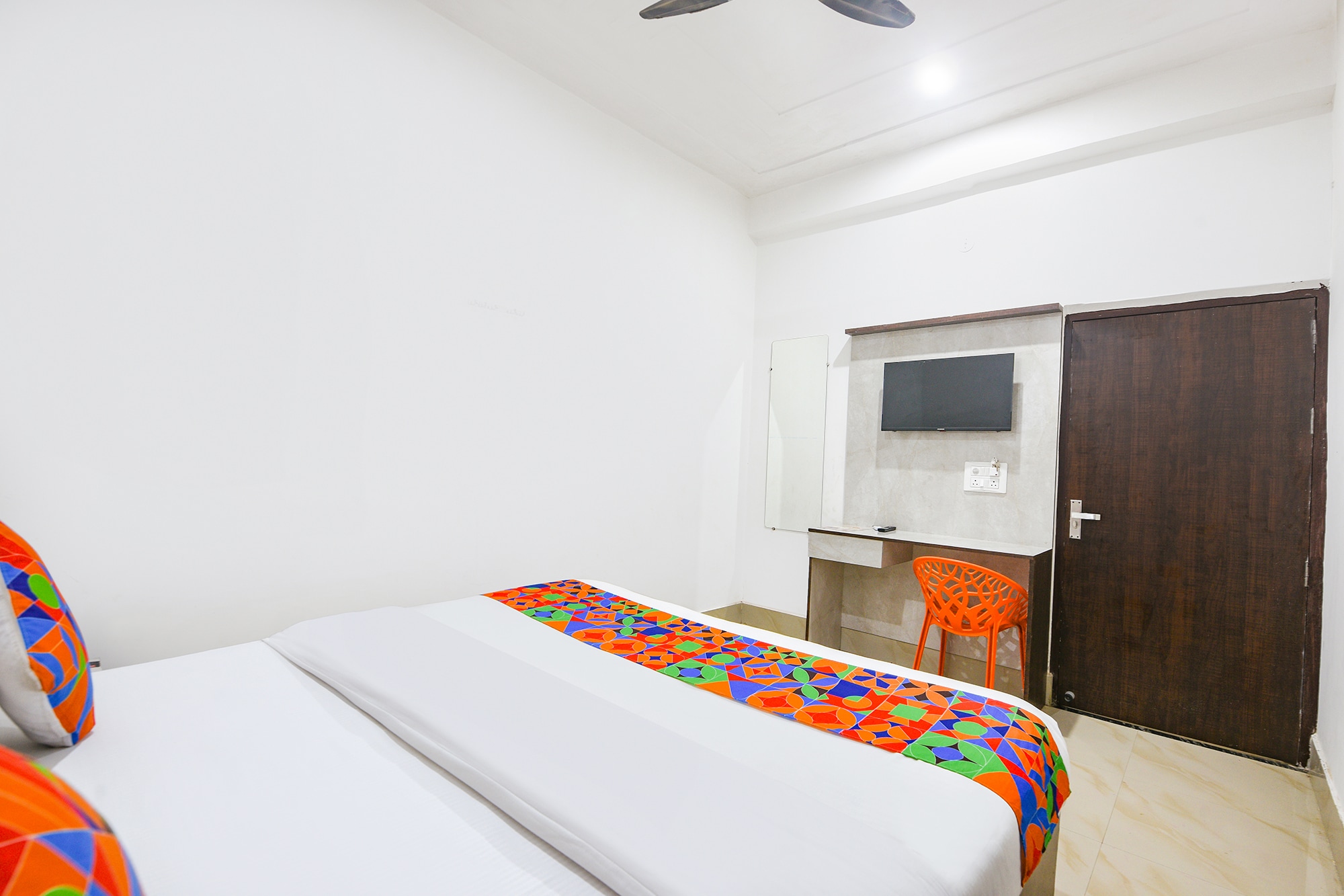 FabHotel Shiv Shakti Dham- Near Priyakant JU Temple (Lotus Temple ) - Tap to explore photos