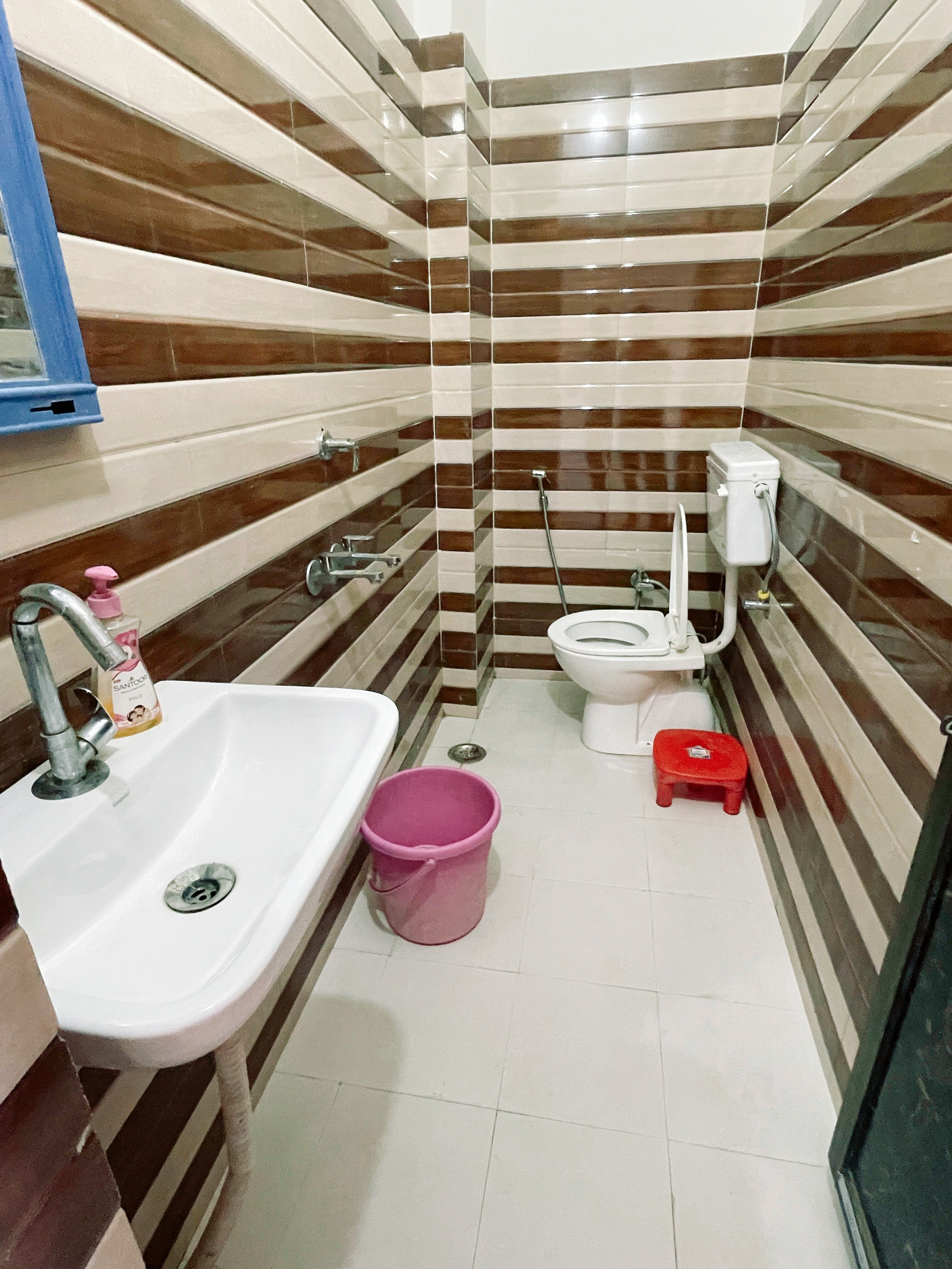 Shri Vishwanath Guest House - Tap to explore photos