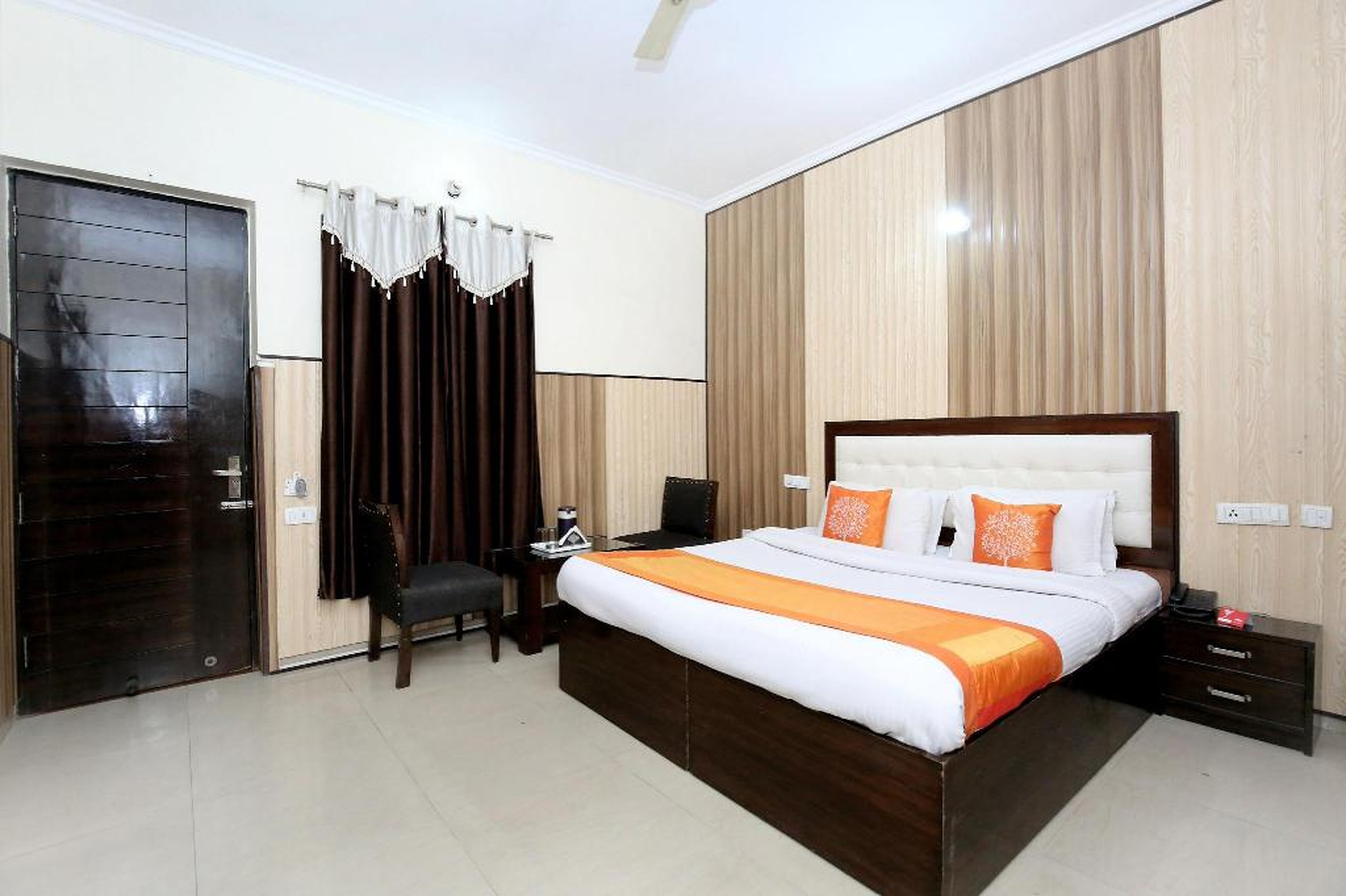 Hotel Preet - Tap to explore photos