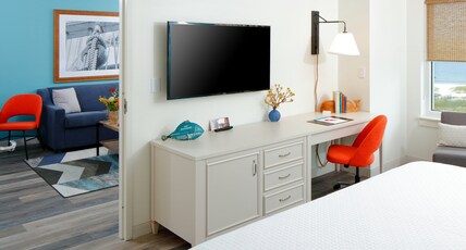 Hotel Indigo Orange Beach - Gulf Shores, an Ihg Hotel Room Type - 1 King 1 Bedroom Top Floor Suite ADA