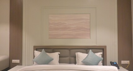 HOTEL THE GRAND MIRAGE Room Type - DELUXE ROOM WITH KING BED