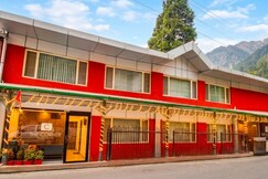 The Corner (Walkable distance from Mall Road)