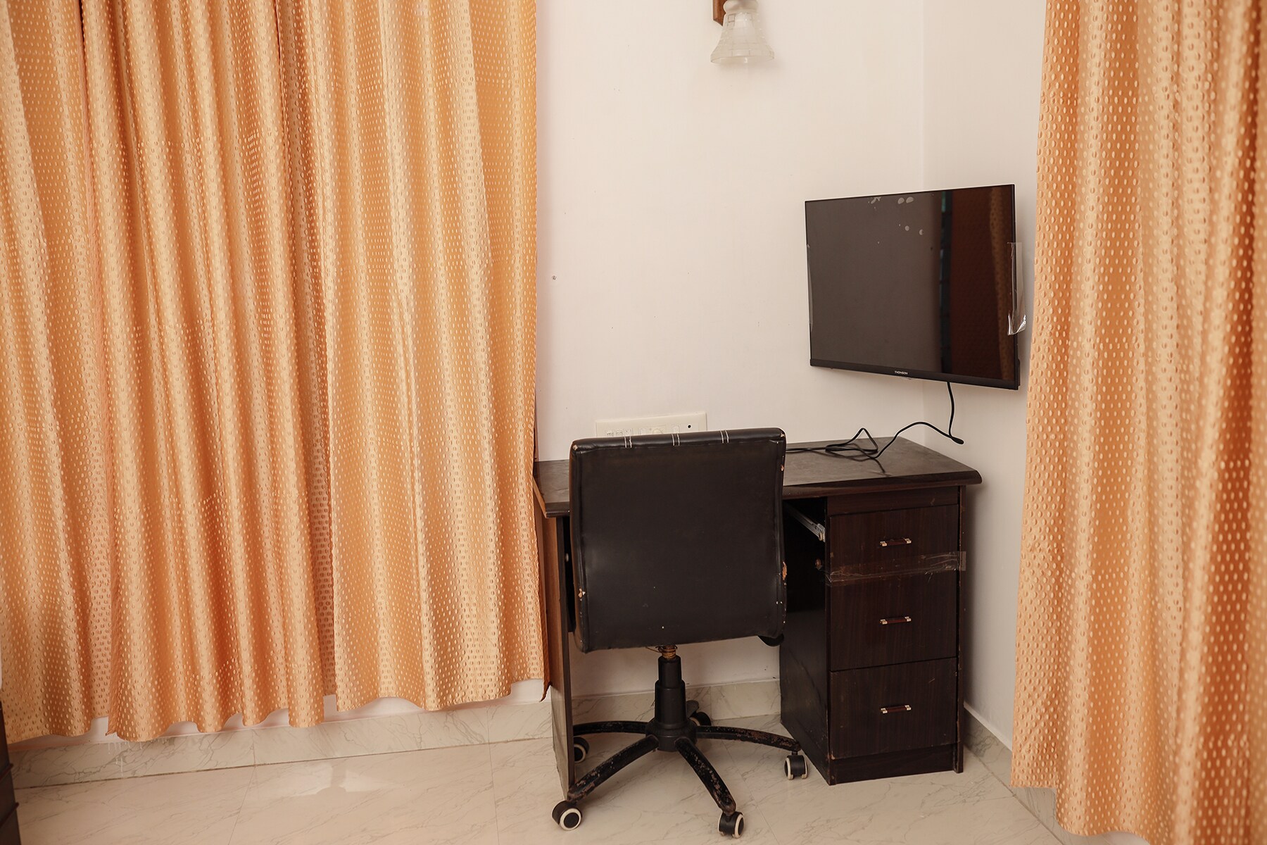 Grand Service 4 BHK Villa - Tap to explore photos