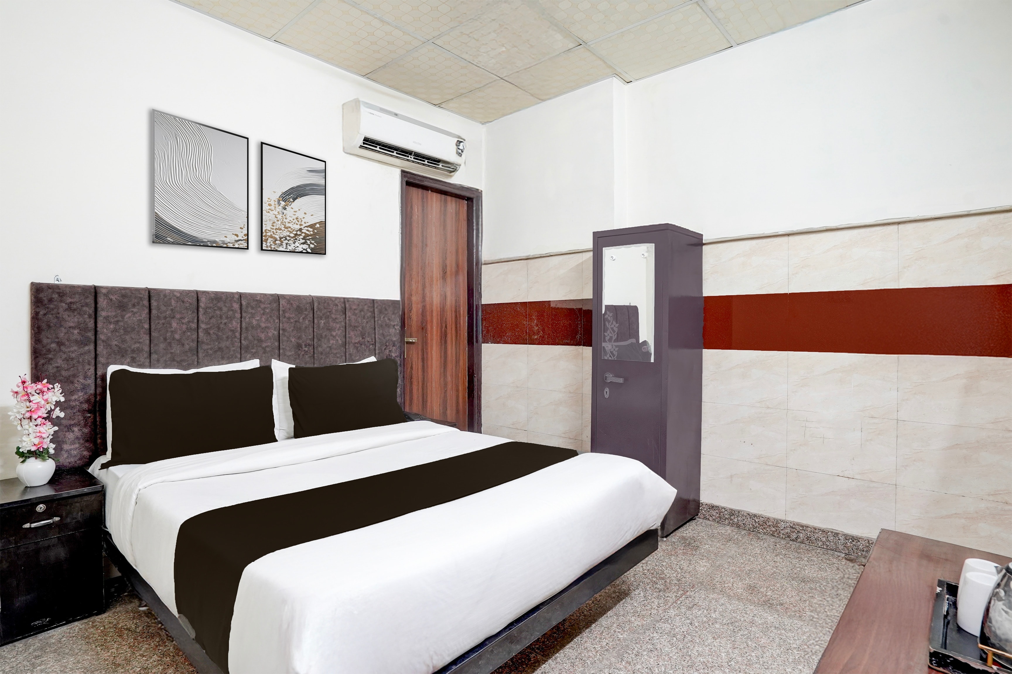 Townhouse Johri Enclave Metro Station Formerly Second Home - Tap to explore photos