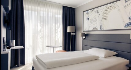 Mercure Muenchen City Schwabing Room Type - Superior room with double bed, courtyard Mercure Muenchen City Schwabing Room Type - Superior room with double bed, courtyard