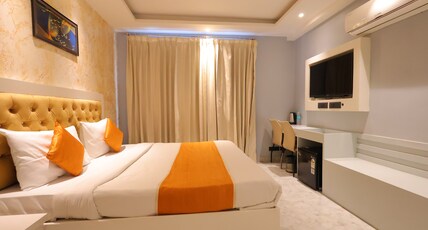 Hotel VS Residency Medanta Room Type - Dexlue Room With Balcony
