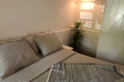 Cozy studio guest house at Delphi bungalow Mumbai