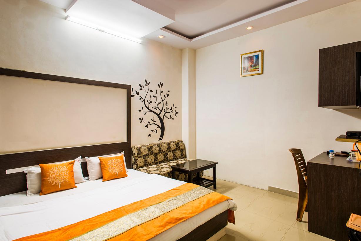 Hotel Kanha Palace - Tap to explore photos