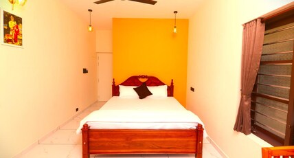 Coastal Calm Inn Room Type - Standard King Room with Fan