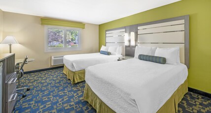 Best Western Antelope Inn & Suites Room Type - Accessible - 2 Queen, Mobility Accessible, Communication Assistance, Roll In Shower, Non-Smoking, Fu Best Western Antelope Inn & Suites Room Type - Accessible - 2 Queen, Mobility Accessible, Communication Assistance, Roll In Shower, Non-Smoking, Fu