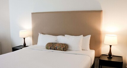 Mercure Hunter Valley Gardens Room Type - Deluxe 1 King Bed and Spa