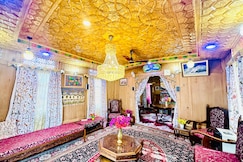 Houseboat Newworld and transportation