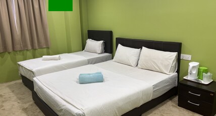 Hotel O Peneka Inn Room Type - Malaysia Deluxe Triple