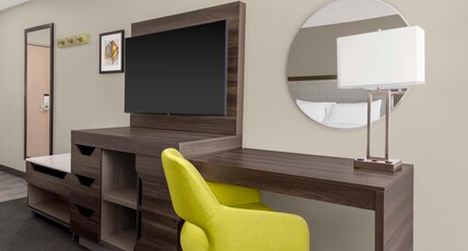 Hampton Inn by Hilton Olathe Room Type - 1 KING BED NONSMOKING