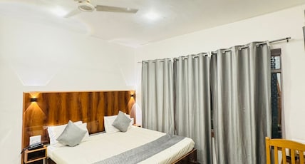 The Gulmarg Palace Room Type - Deluxe Room The Gulmarg Palace Room Type - Deluxe Room