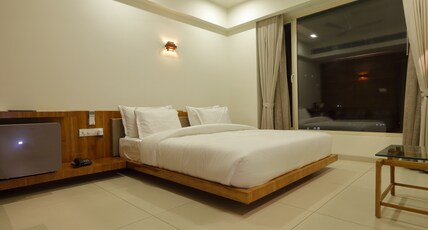 440-a serene stay Room Type - 440 TYCOON KING BED