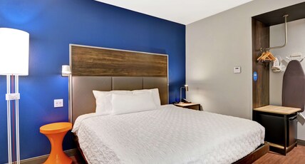 Tru by Hilton Idaho Falls Room Type - 1 KING ACCESSIBLE TUB