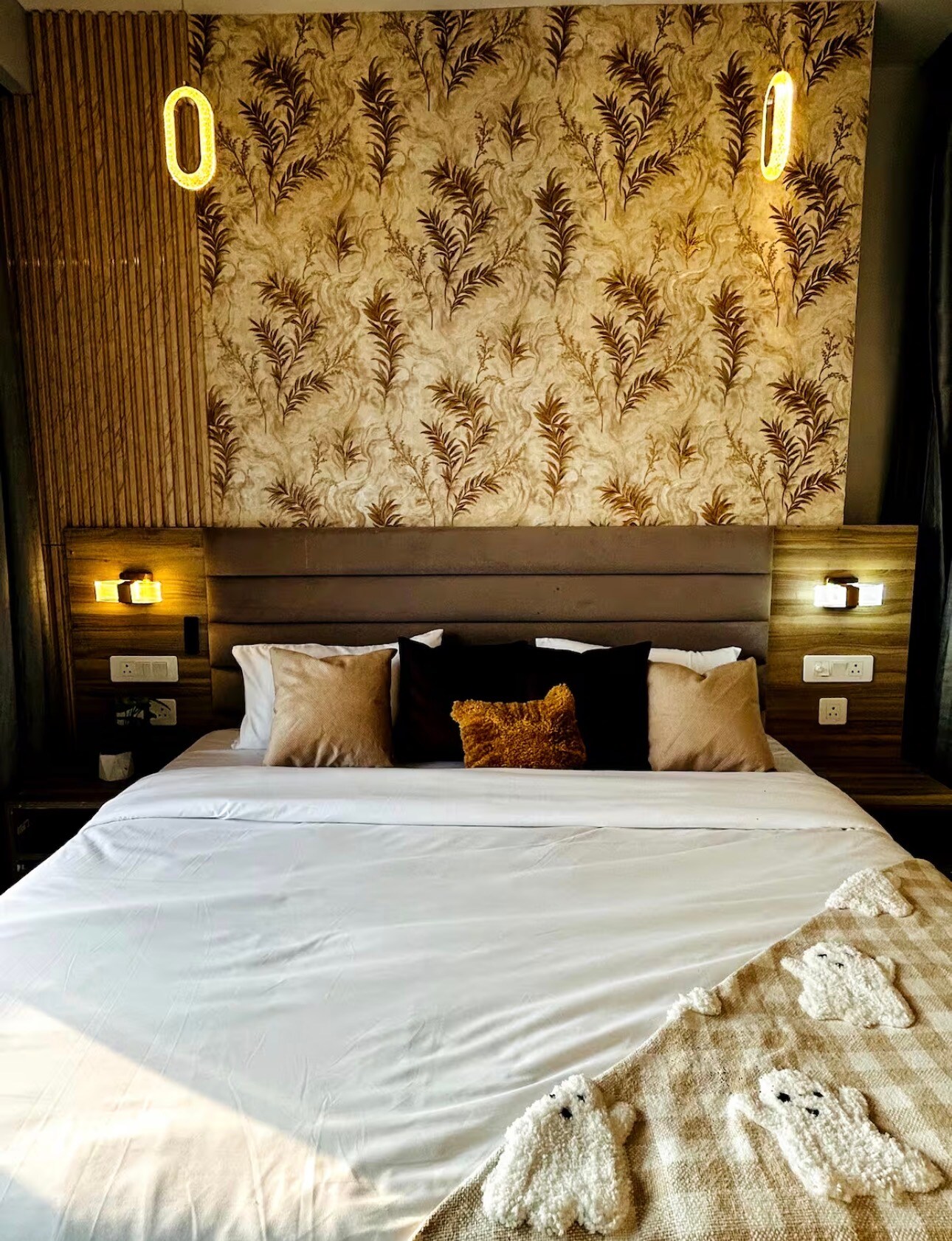 Supreme High Halfday Stay At Supernova Noida - Tap to explore photos