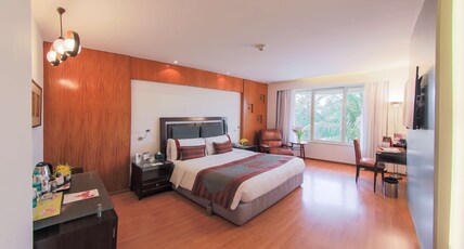 The Lalit Mumbai Room Type - Lalit Premier  Room King Bed with Bathtub