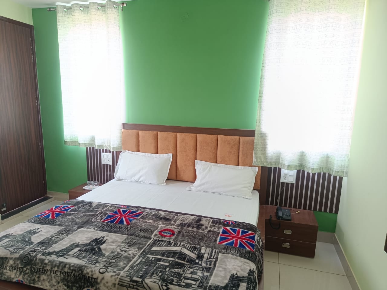 Om Hotel - Tap to explore photos