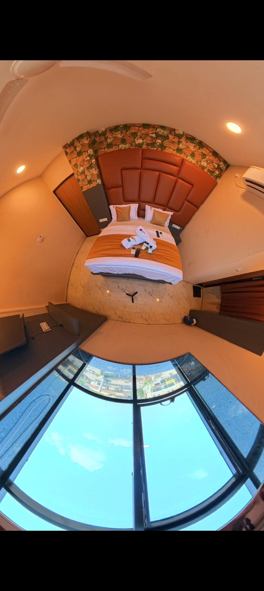 Hotel Apple - Tap to explore photos