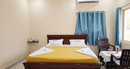 Raaghavendra Residensy Room Type - Deluxe Room