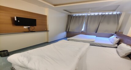 Hotel Shyam Sarover Room Type - Family Suite Room