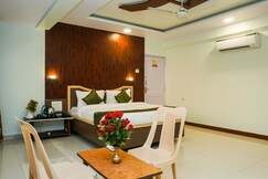 Treebo Hillway Inn Main Market