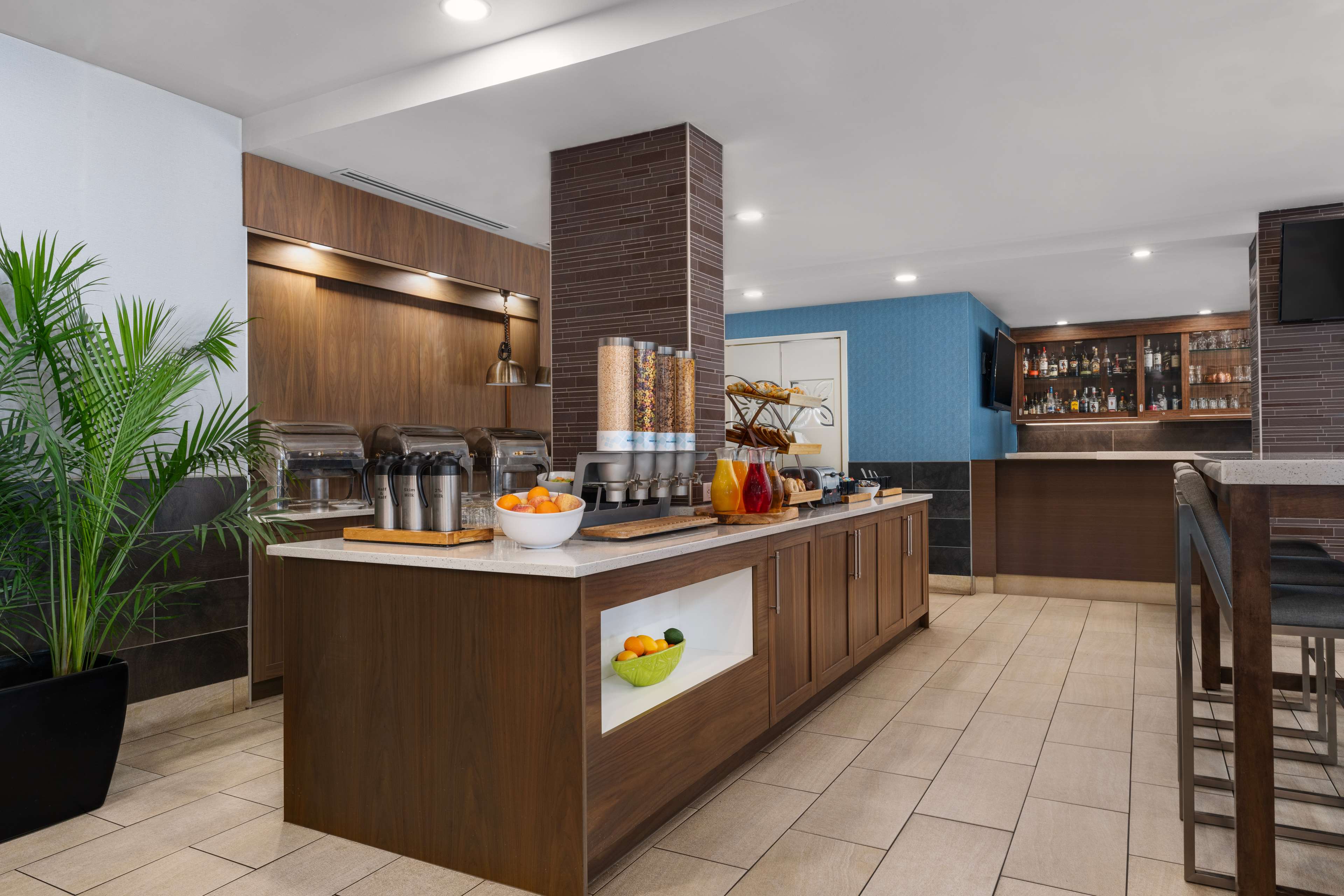 Hilton Garden Inn Calgary Airport - Tap to explore photos