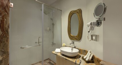 Crowne Plaza Alexandria Mirage by IHG Room Type - 1 King 1 Single Standard Balcony