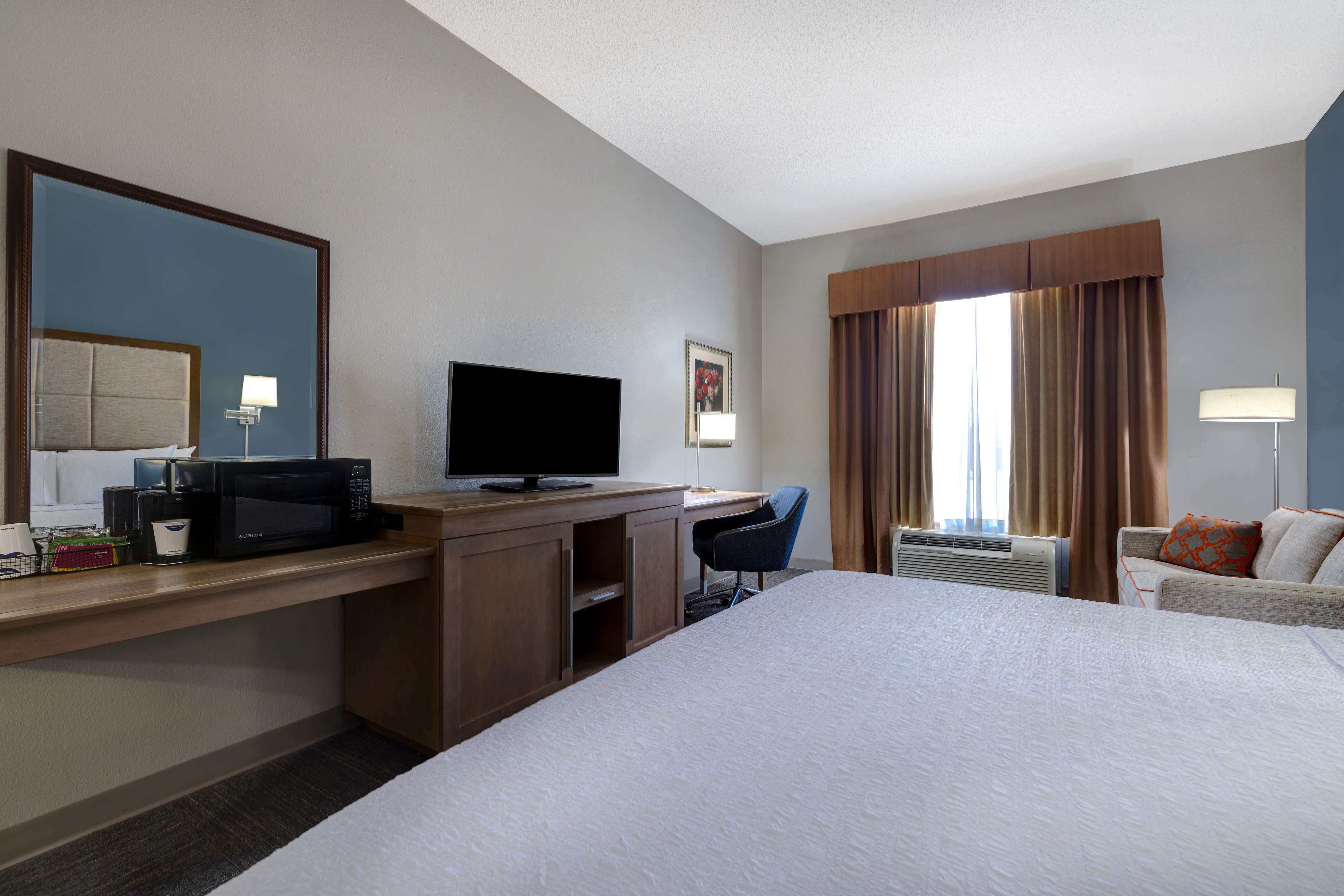 Hampton Inn Victoria - Tap to explore photos