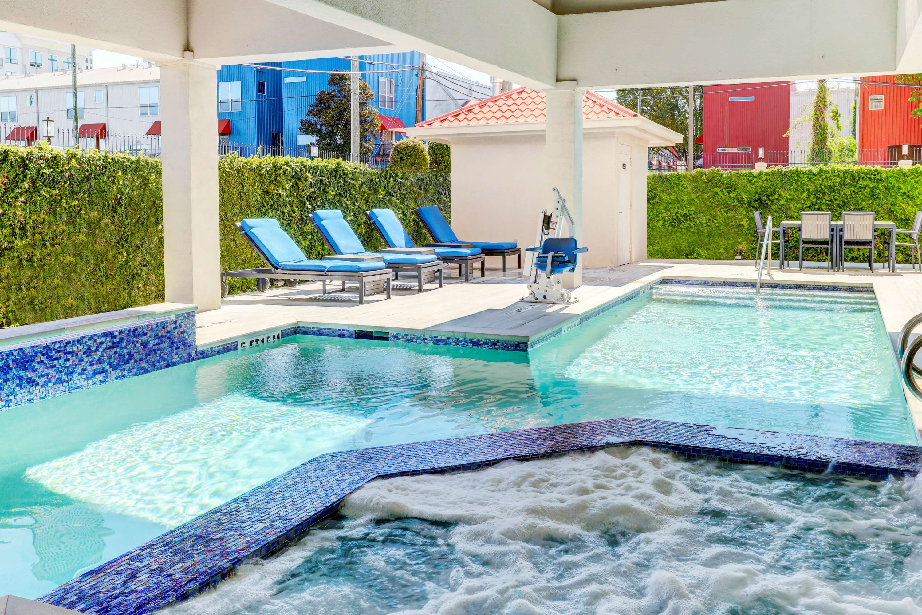 Best Western Plus Downtown Inn & Suites - Tap to explore photos