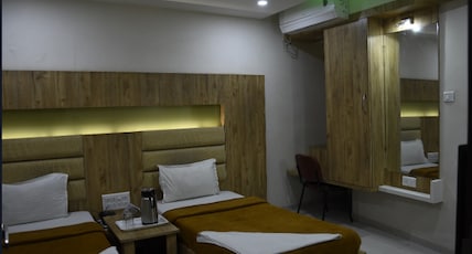Hotel Midtown Room Type - Deluxe Room AC
