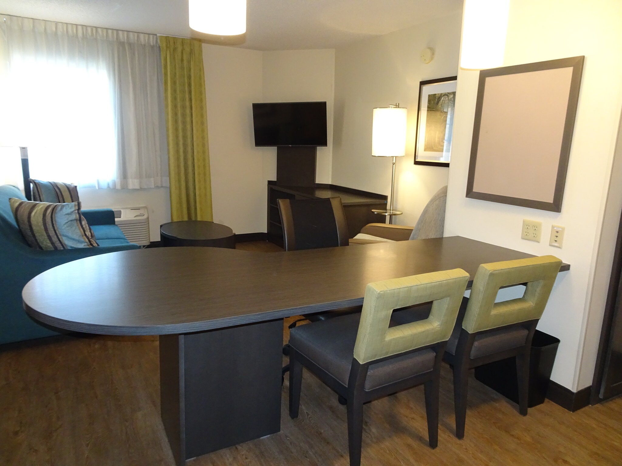 Candlewood Suites Richmond-West - Tap to explore photos