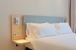 Holiday Inn Express Madrid Airport, an IHG Hotel