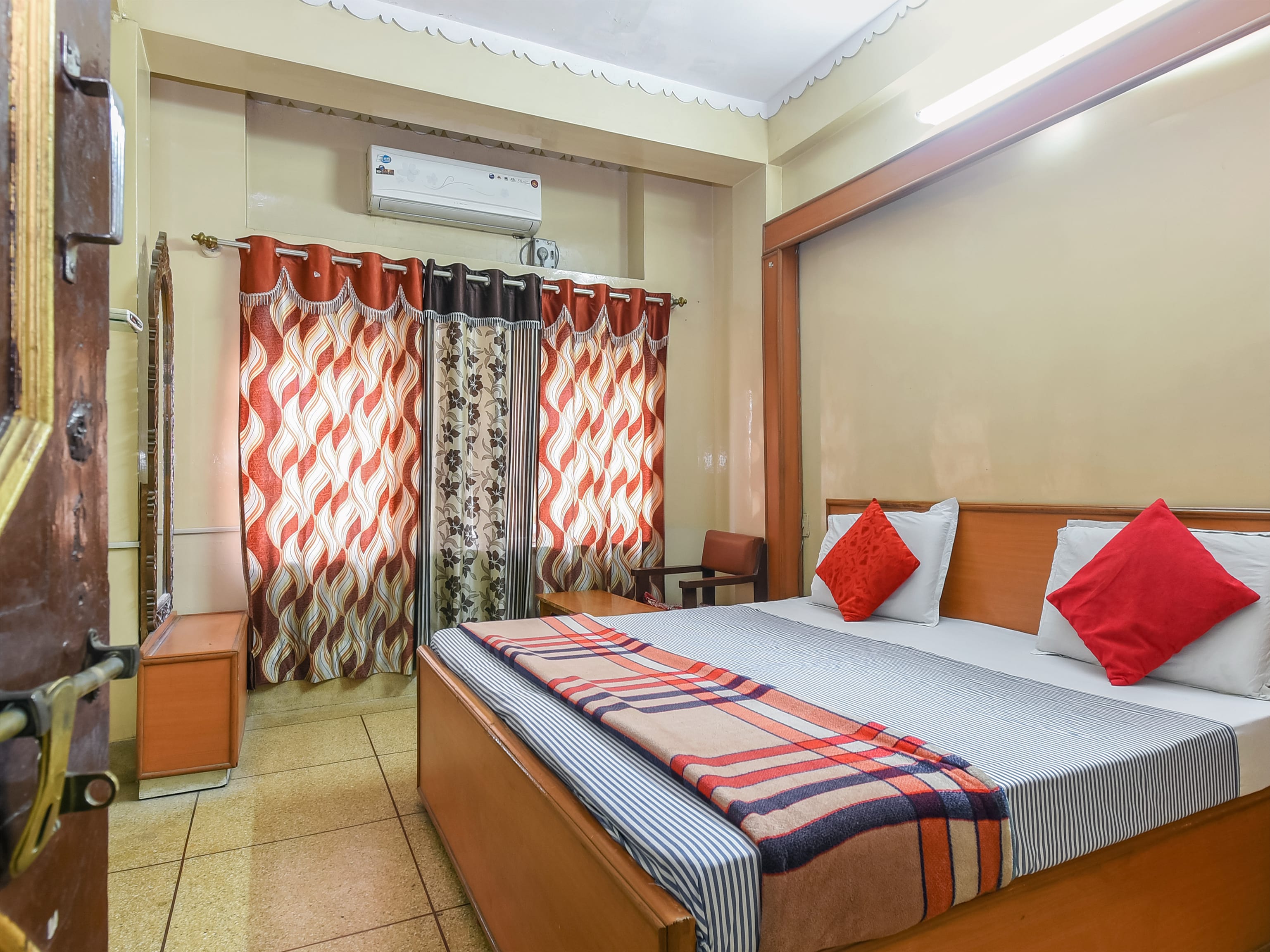 Hotel Vikram Palace - Tap to explore photos