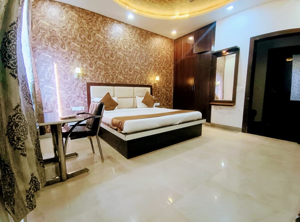 Hotel Star of Taj - 5 mins from Taj Mahal East Gate - Tap to explore photos