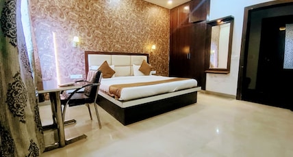 Hotel Star of Taj - 5 mins from Taj Mahal East Gate Room Type - Deluxe Room with Free WiFi Hotel Star of Taj - 5 mins from Taj Mahal East Gate Room Type - Deluxe Room with Free WiFi