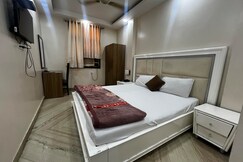 Hotel Poonam International