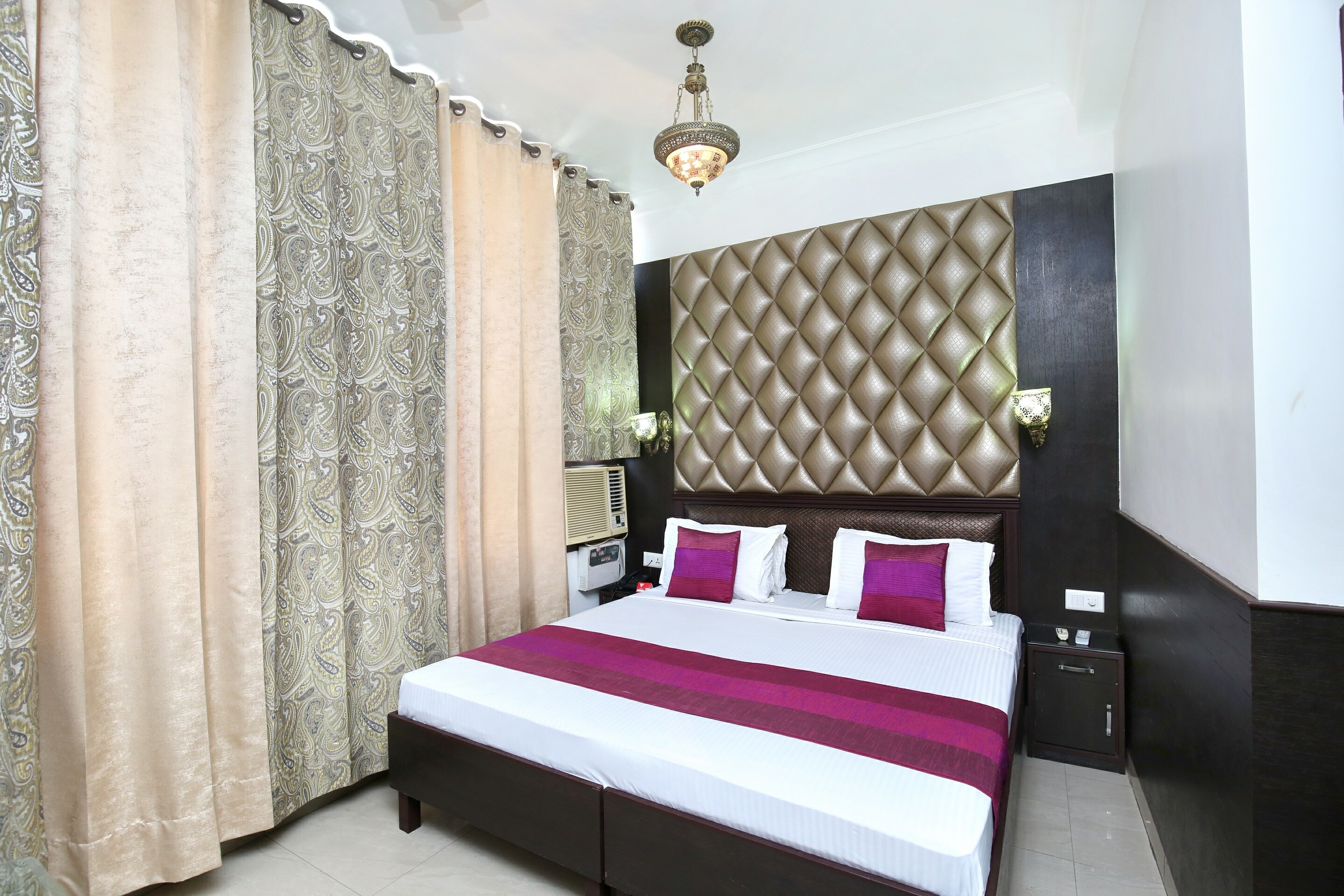 OYO Hotel Midtown - Tap to explore photos
