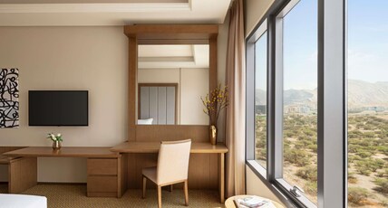 MERCURE MUSCAT Room Type - Deluxe Room Sea View with king size bed