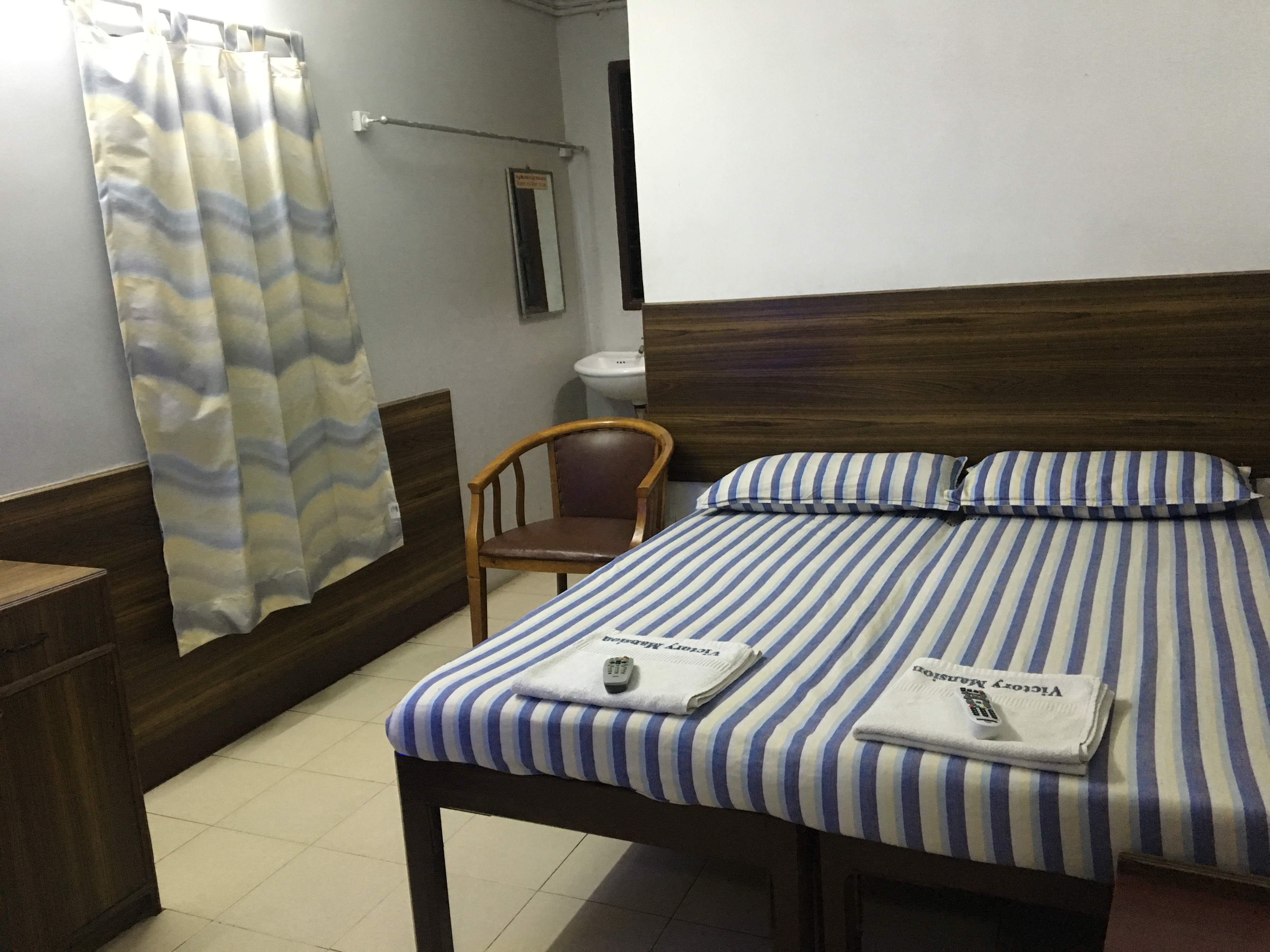 VICTORY MANSION - Tap to explore photos