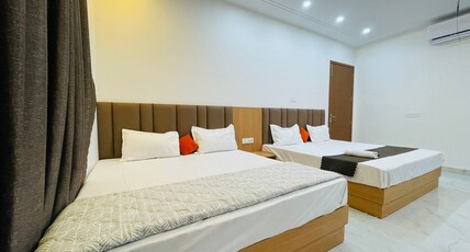 Pilgrim, Near Golden Temple Room Type - Family Four Bed AC wi. Window & Parking