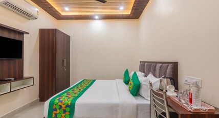 Treebo Golden Kashi Room Type - Standard Room