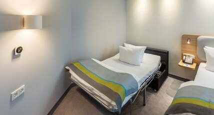 Holiday Inn Express - Erlangen Room Type - 1 Queen Standard Single Sofa Bed Courtyard Top Floor Holiday Inn Express - Erlangen Room Type - 1 Queen Standard Single Sofa Bed Courtyard Top Floor
