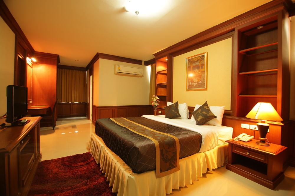 Convenient Park Bangkok Hotel - Tap to explore photos