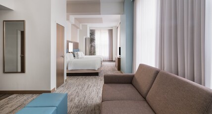 Even Hotel Pittsburgh Downtown, an IHG hotel Room Type - 2 Queen Premium Corner Room