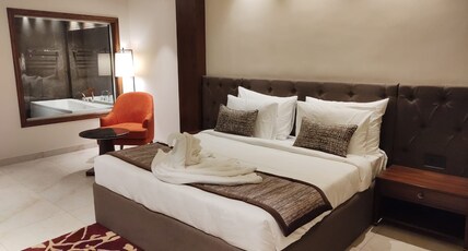 Hotel Pahadi Room Type - Premium Suite with Bathtub