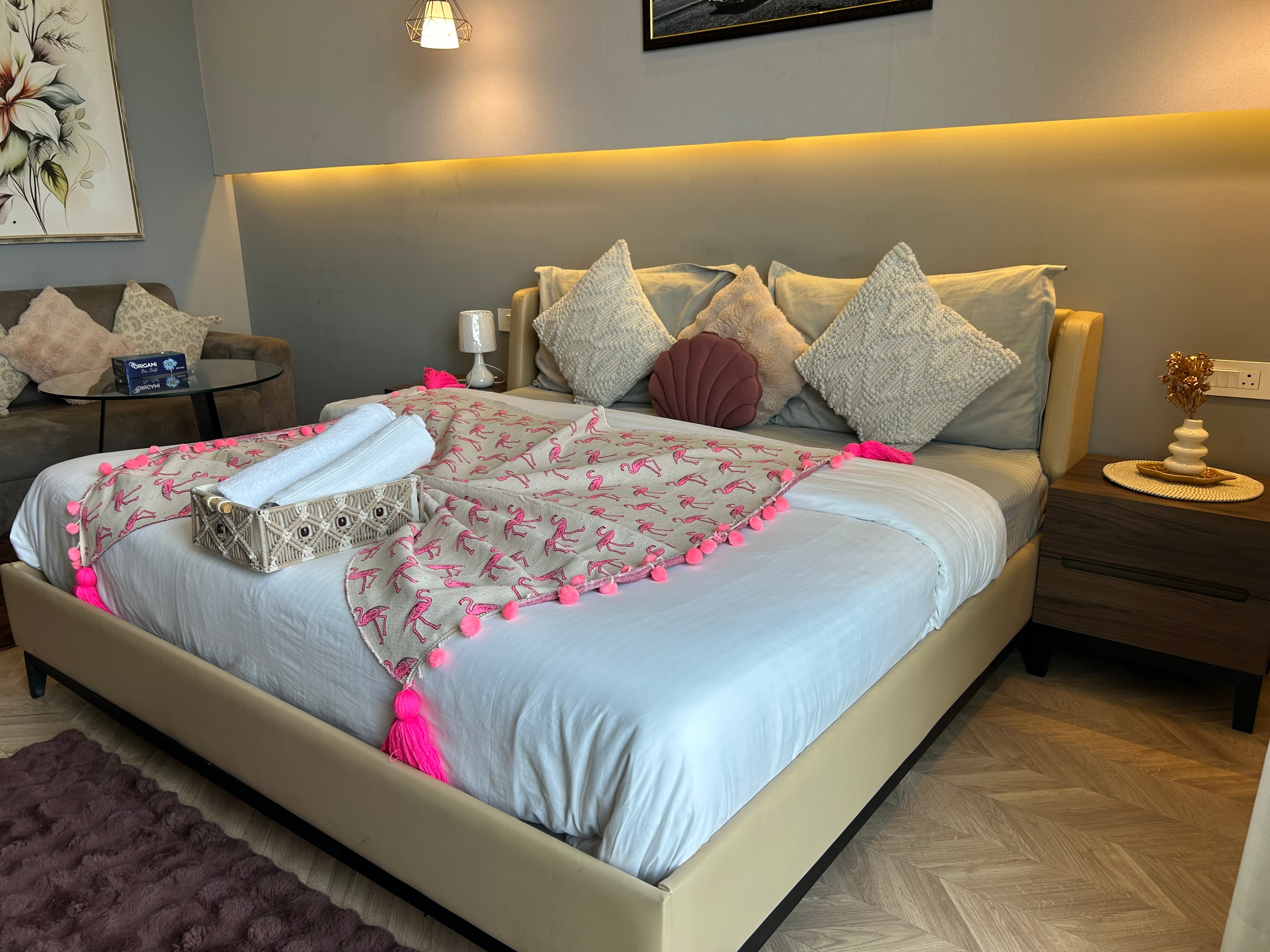 Orchid Stays Cozy Luxury Studio w Aravalli View - Tap to explore photos